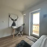 4 Valleys Modern With Free Parking Apartment