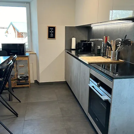 4 Valleys Modern With Free Parking 넨다즈