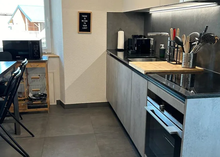 4 Valleys Modern With Free Parking نينداز